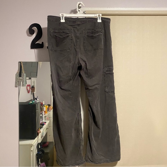 🩶American Eagle Cargo Pants🩶 - Picture 2 of 3